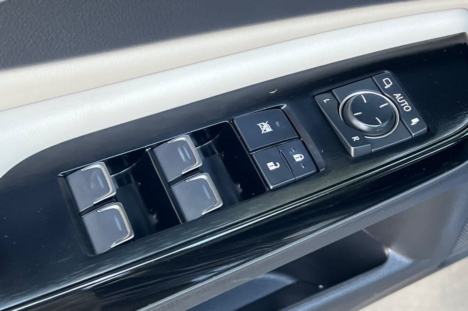 Used 2025 Lexus ES 300h w/ Premium Package FWD image 14