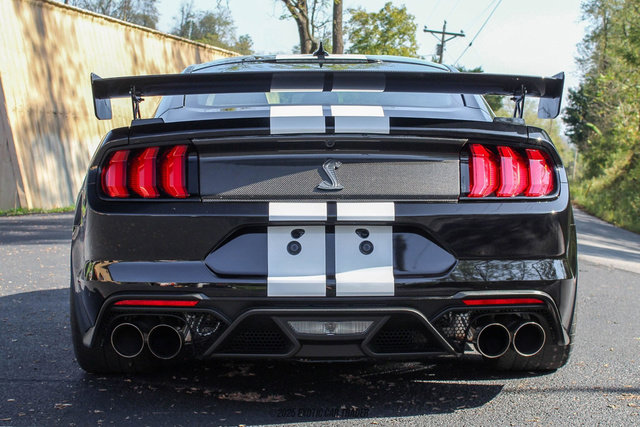 Used 2022 Ford Mustang Shelby GT500 w/ Carbon Fiber Track Pack image 7