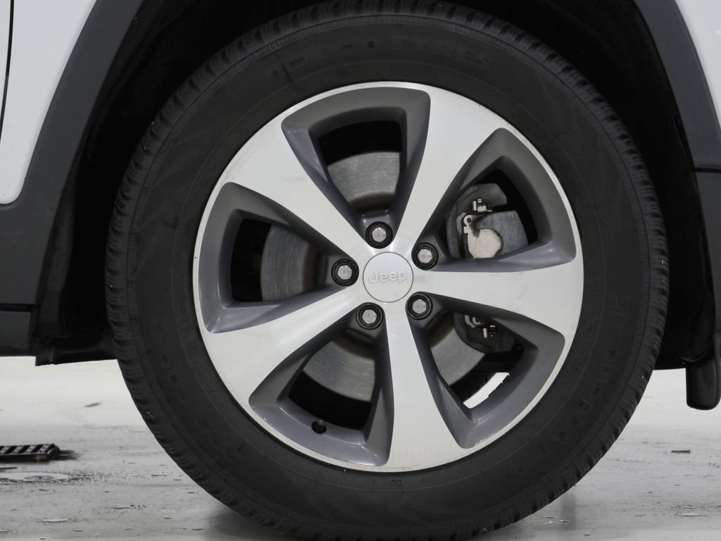 Used 2020 Jeep Cherokee Limited AWD/4WD image 10