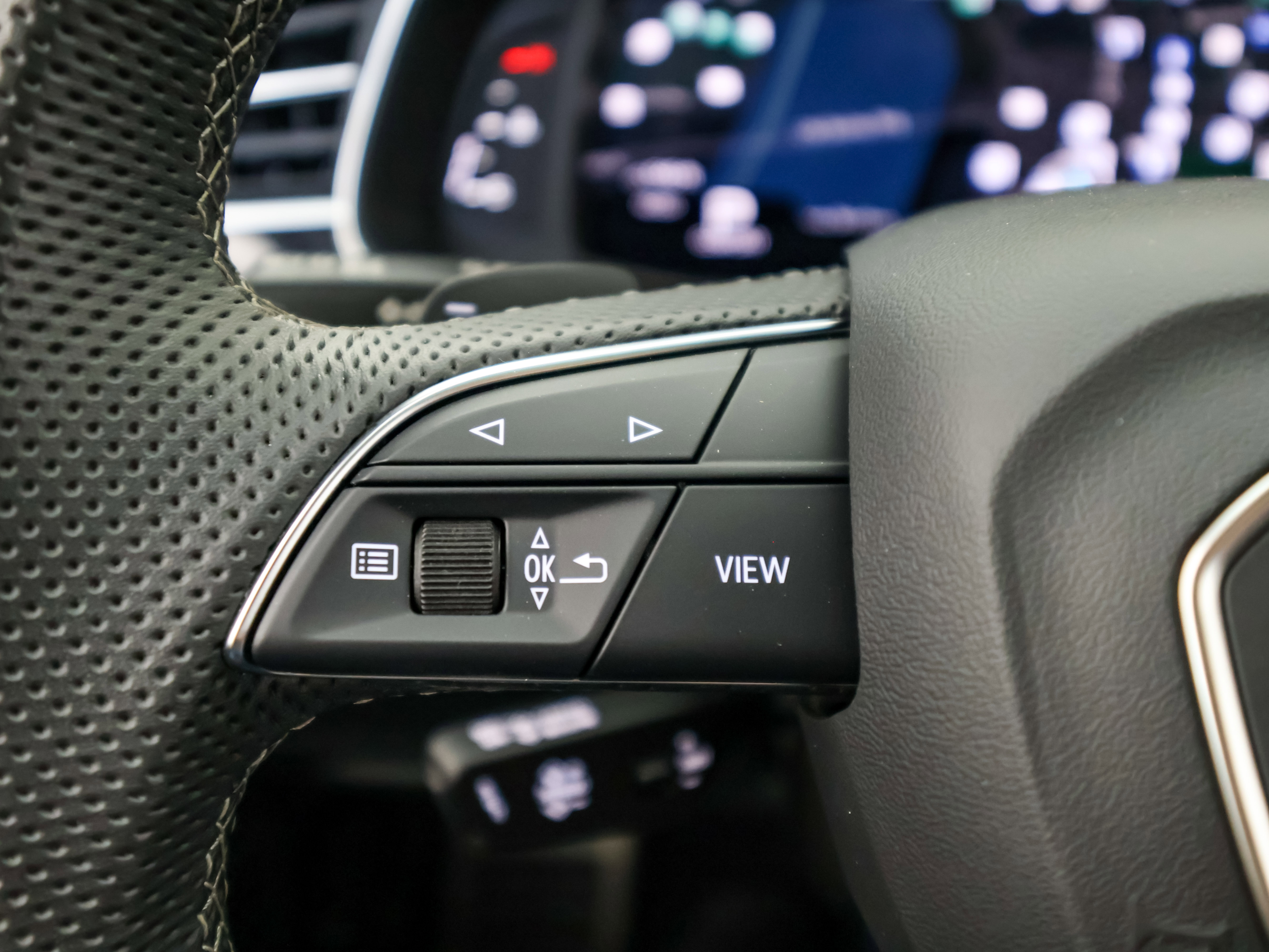 Used 2024 Audi SQ7 Premium Plus w/ Executive Package image 38