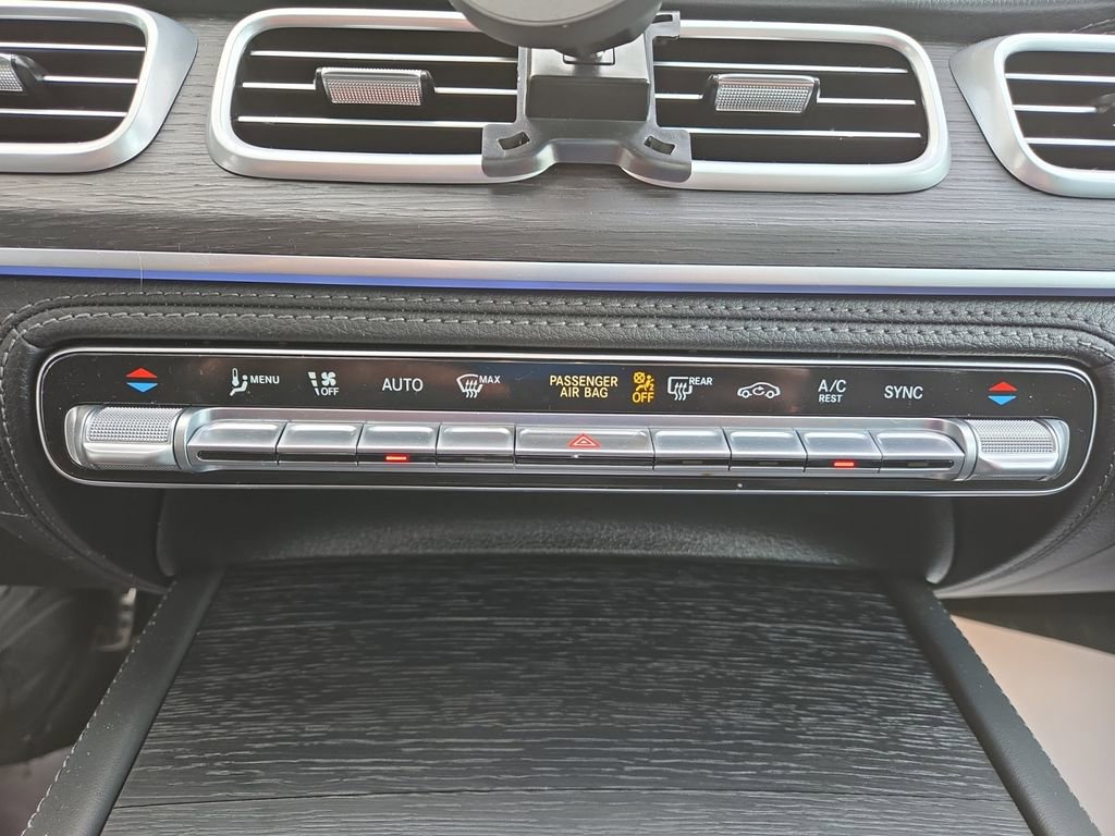 Used 2025 Mercedes-Benz GLS 580 4MATIC image 25
