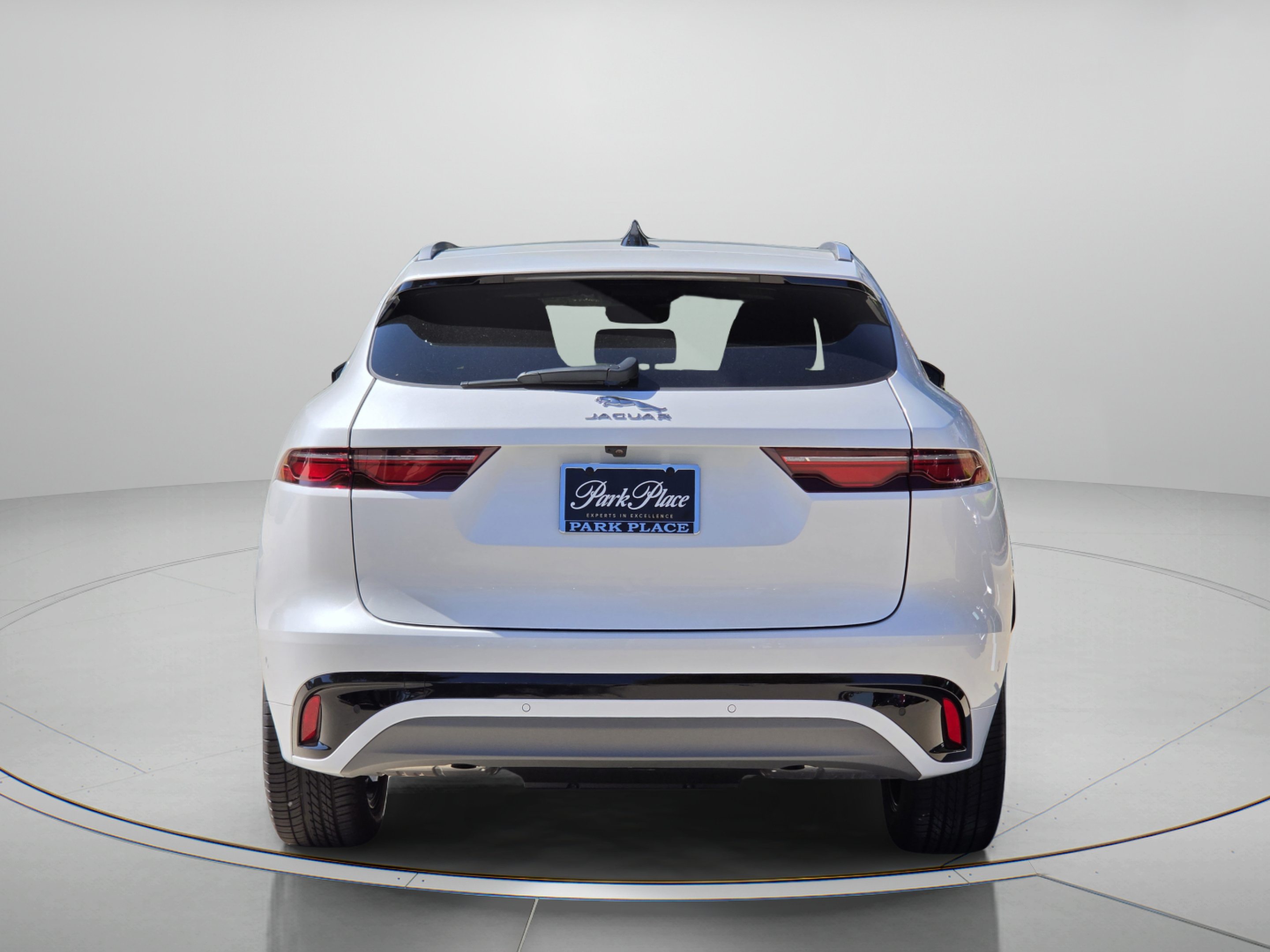 Used 2025 Jaguar F-PACE R-Dynamic S AWD/4WD image 4
