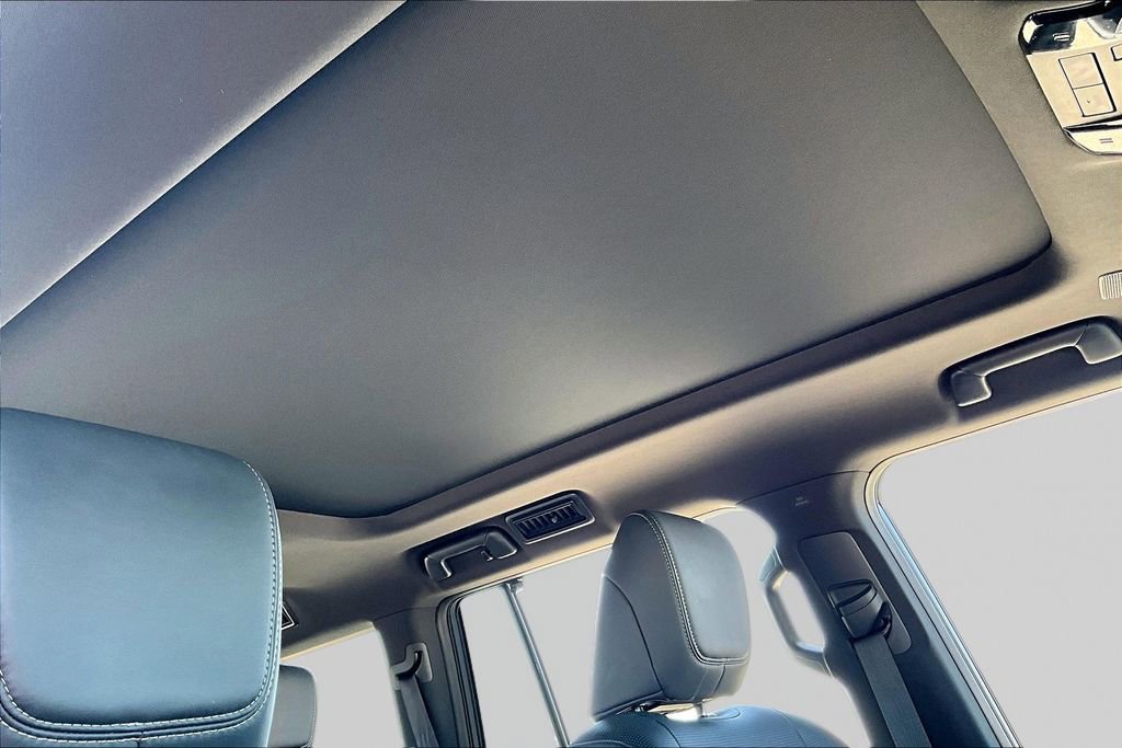 Used 2024 Lexus GX 550 w/ Accessory Package (Z1) AWD/4WD image 17