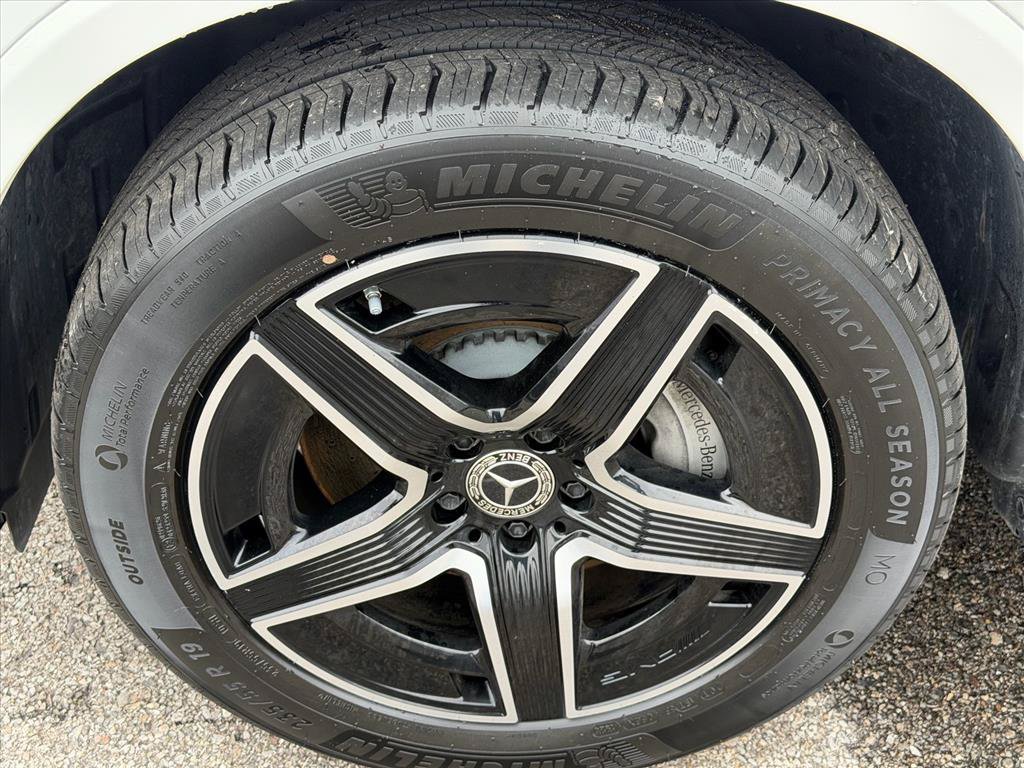 Used 2025 Mercedes-Benz GLC 300 4MATIC image 9