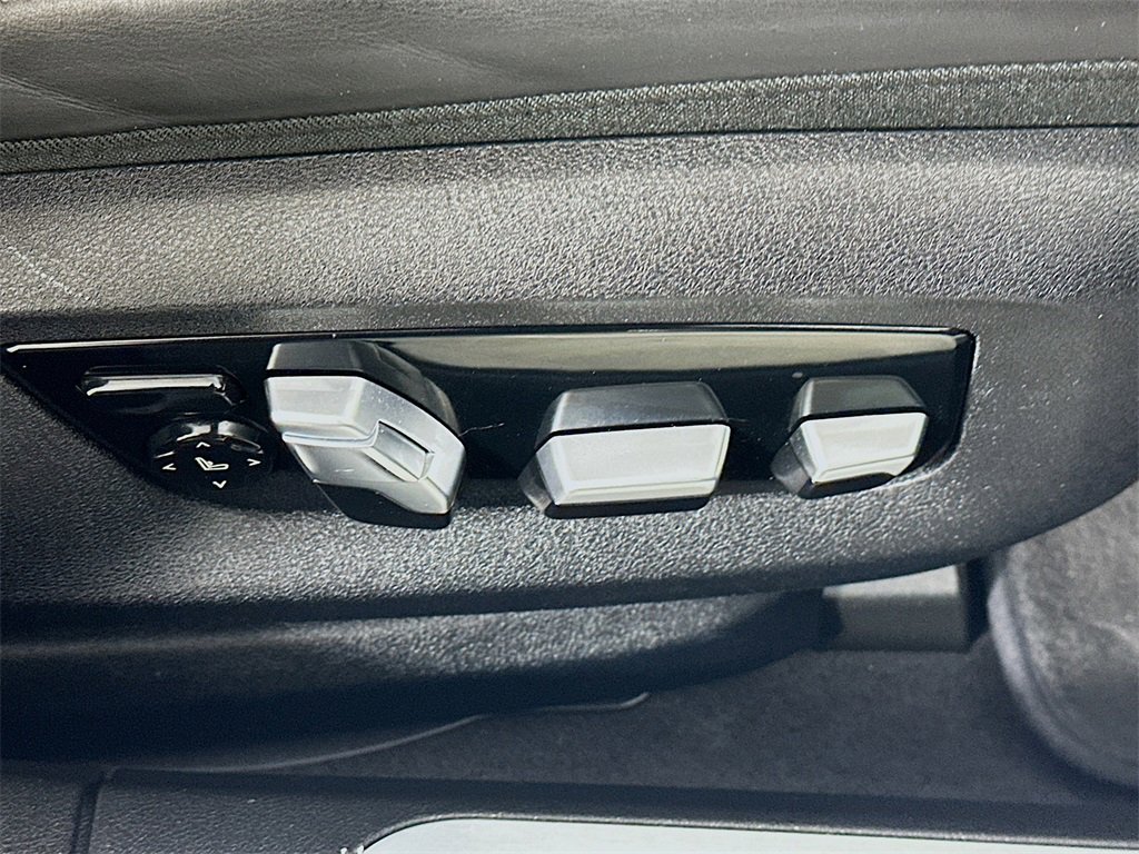 Used 2019 BMW ALPINA B7 xDrive w/ Luxury Rear Seating Package image 24