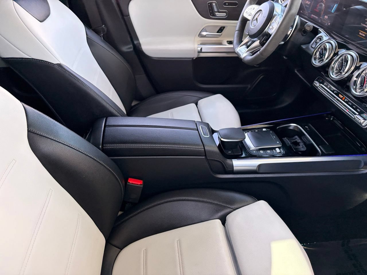 Used 2022 Mercedes-Benz GLB 35 AMG 4MATIC image 12