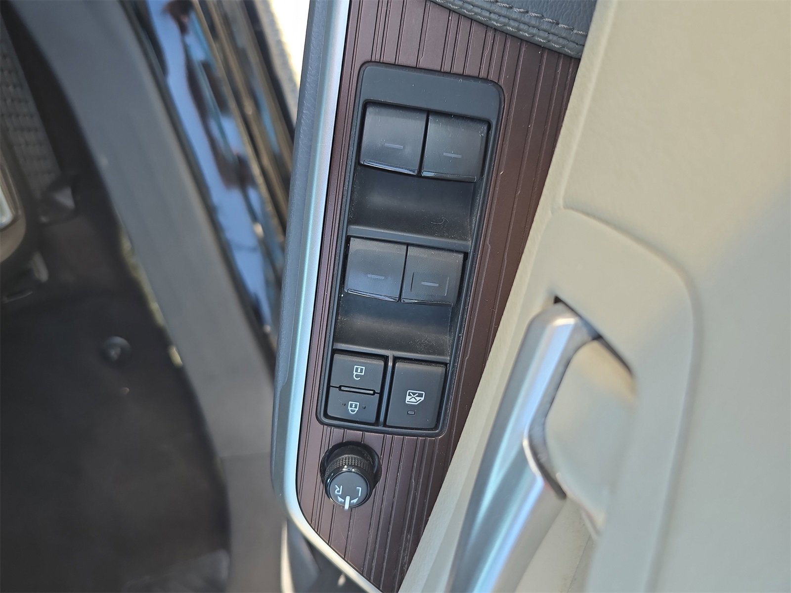 Used 2024 Toyota Sienna XLE image 14