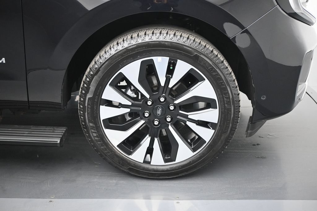 Certified 2025 Ford Expedition Max Platinum w/ Driver's Package AWD/4WD image 27