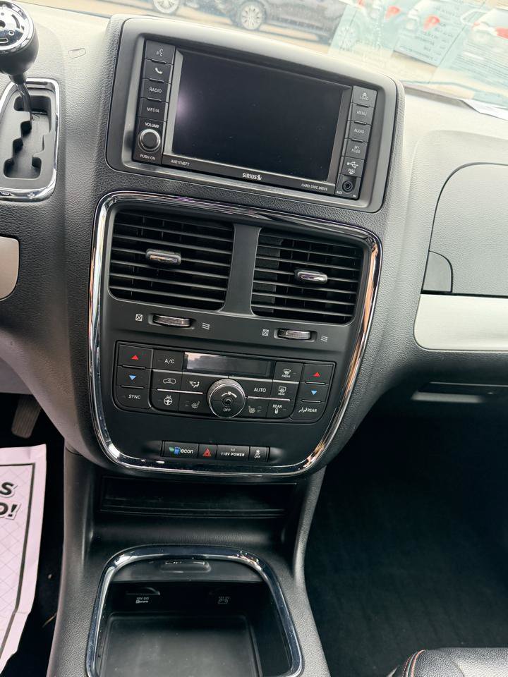 Used 2015 Dodge Grand Caravan R/T w/ Driver Convenience Group FWD image 10
