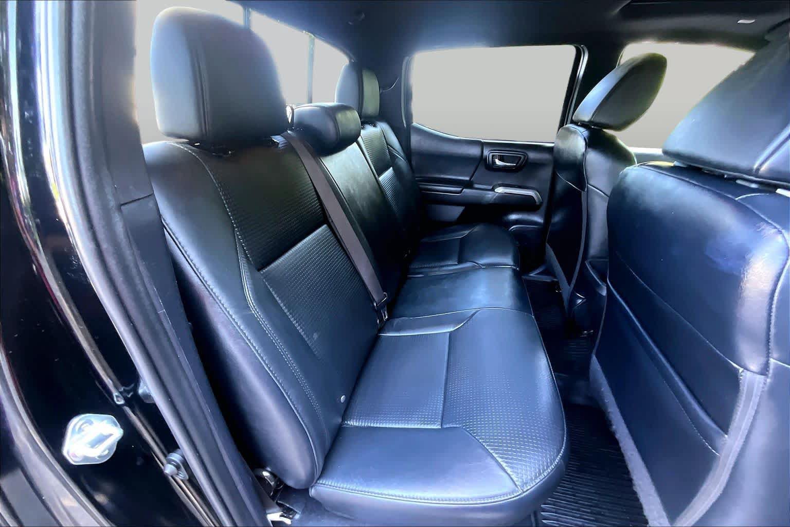 Used 2021 Toyota Tacoma Limited AWD/4WD image 19
