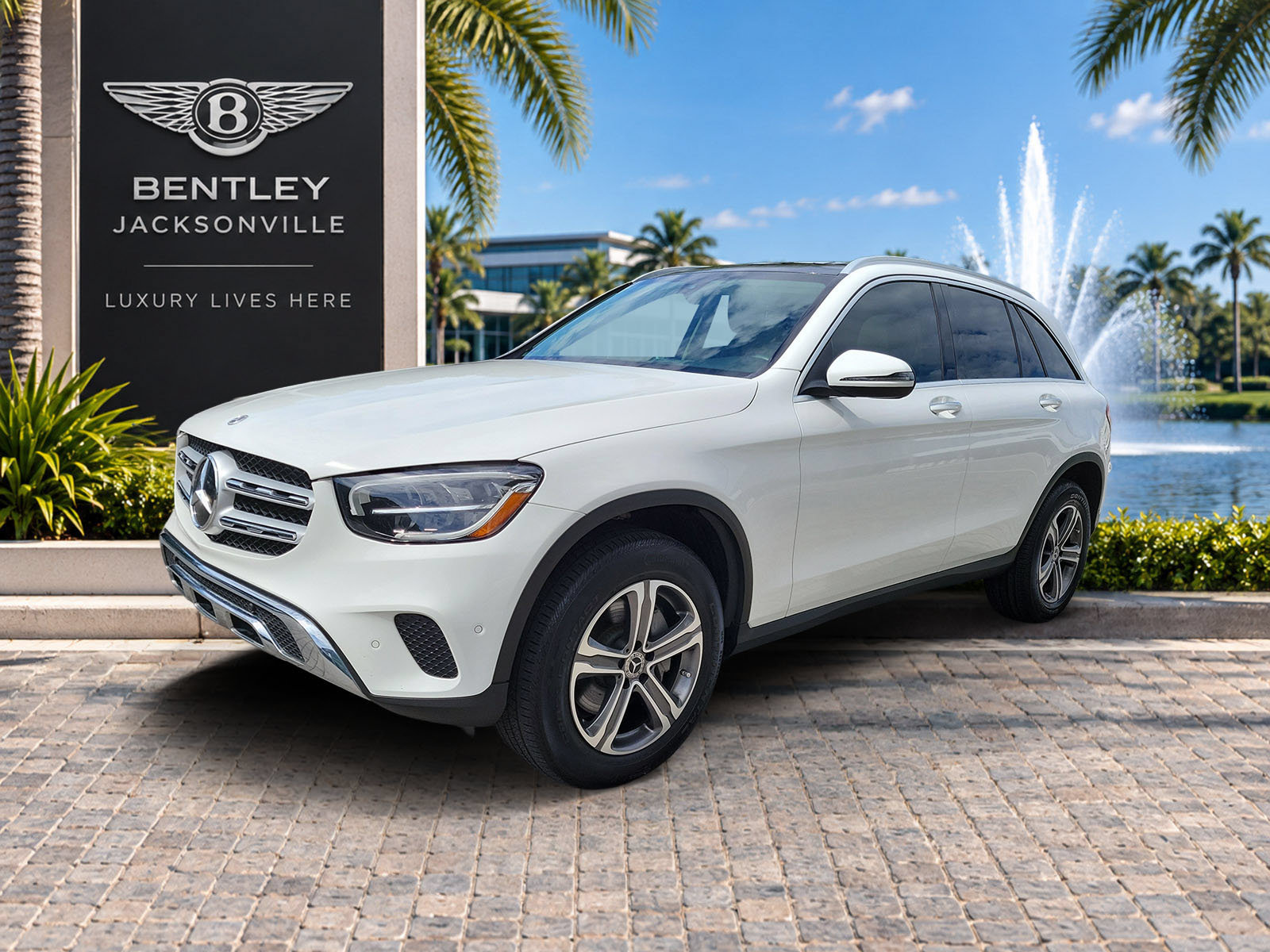 Used 2021 Mercedes-Benz GLC 300 w/ Premium Package image 6