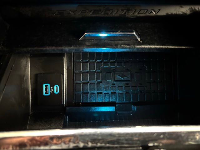 Used 2022 Ford Expedition Limited image 33