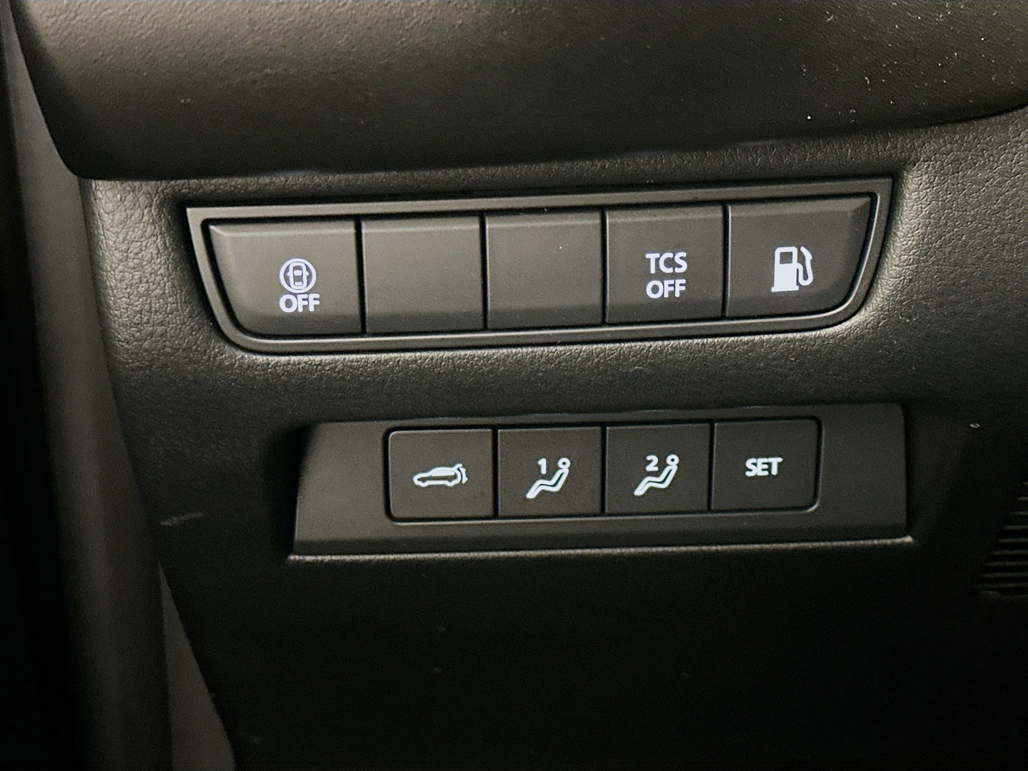 Used 2025 MAZDA CX-50 AWD 2.5 Hybrid w/ Premium Pkg image 17