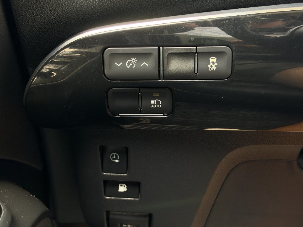 Used 2020 Toyota Prius Prime XLE FWD image 24
