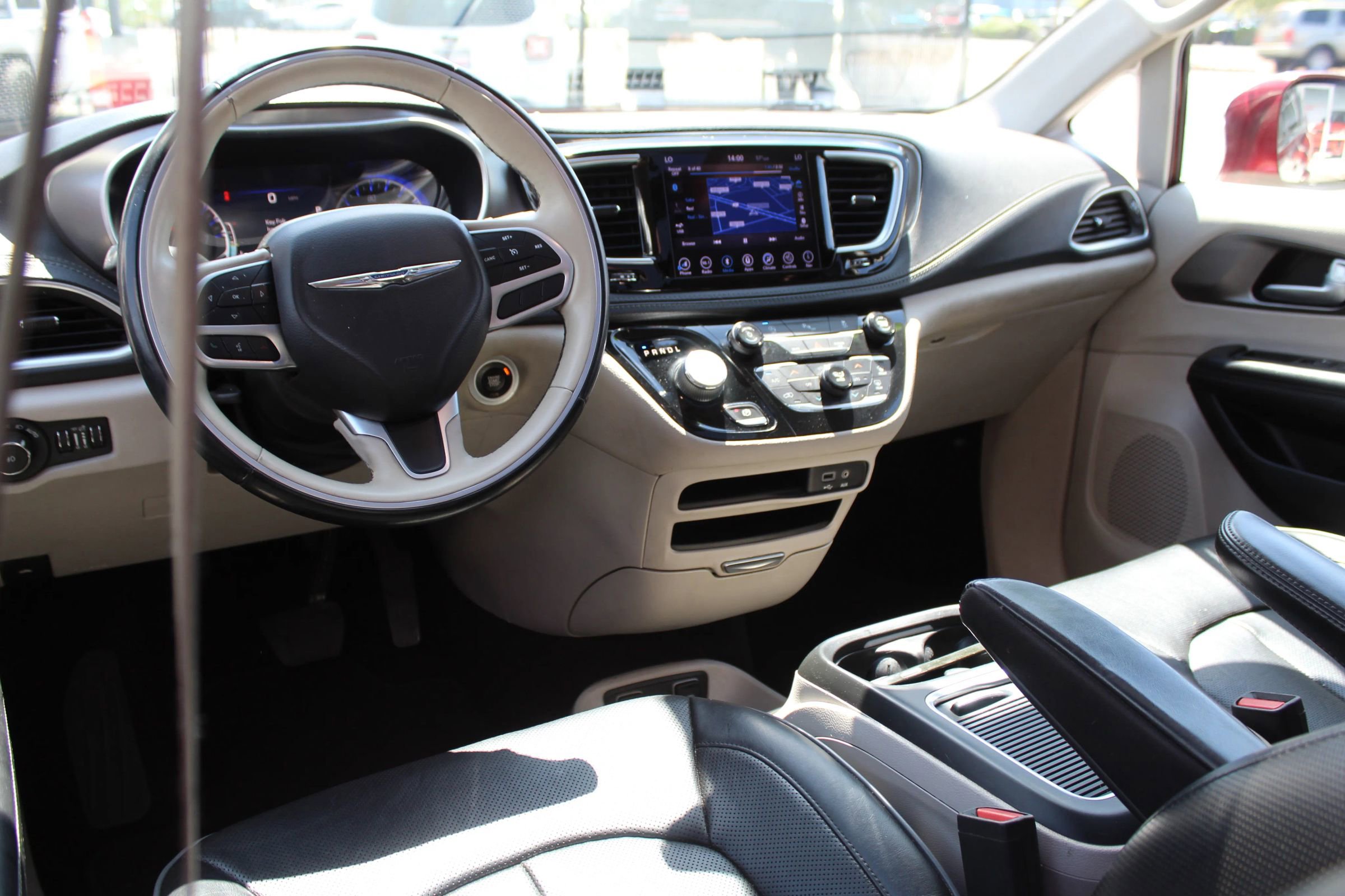 Used 2018 Chrysler Pacifica Limited FWD image 29