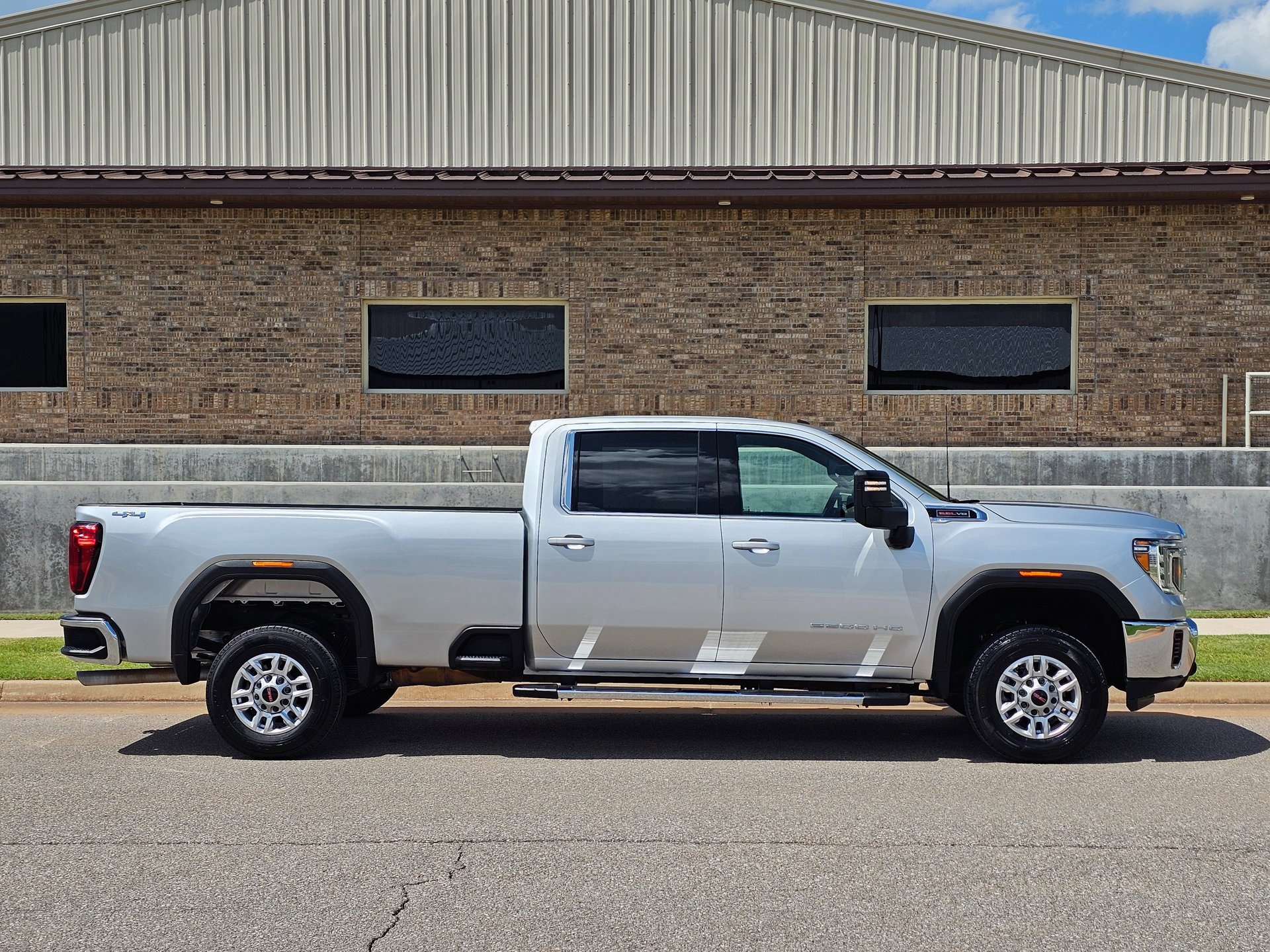 Used 2023 GMC Sierra 2500 SLE image 4