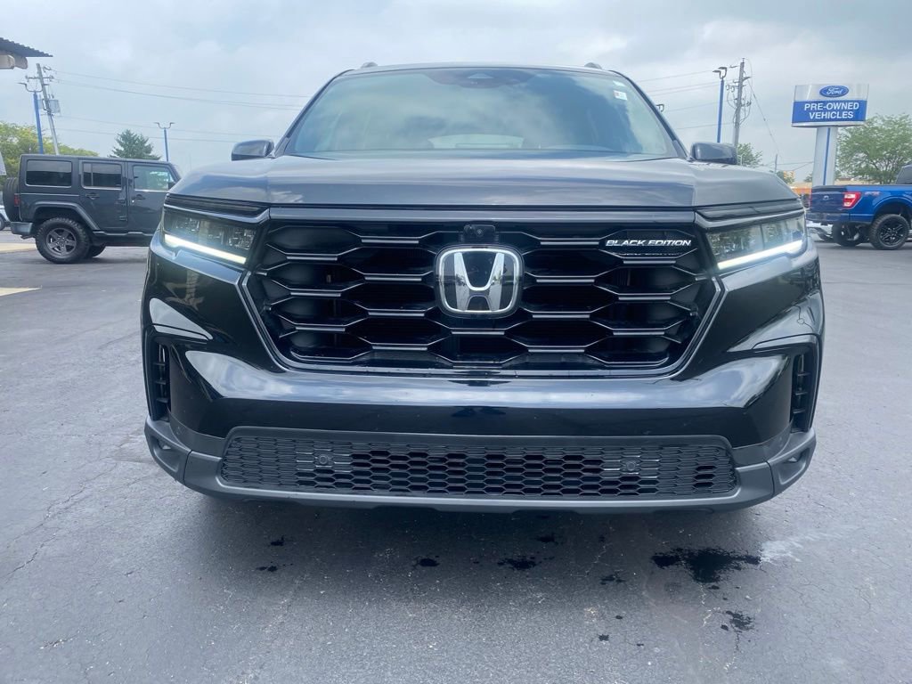 Used 2025 Honda Pilot Black Edition image 8