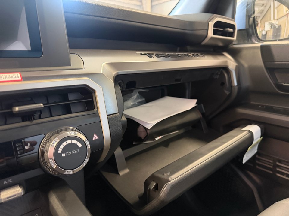 Certified 2025 Toyota Tacoma SR5 AWD/4WD image 37