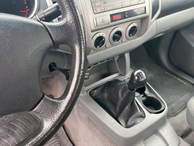 Used 2010 Toyota Tacoma 4x4 Regular Cab image 11