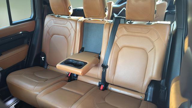 Used 2023 Land Rover Defender 130 SE image 46