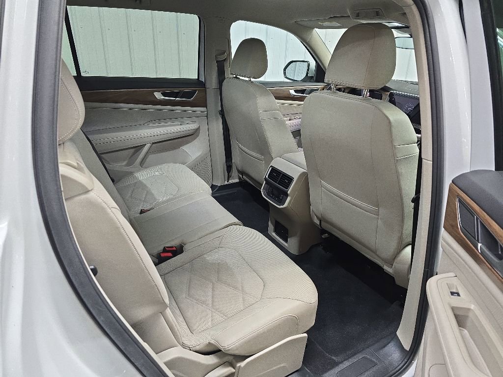 Used 2024 Volkswagen Atlas SE AWD/4WD image 17