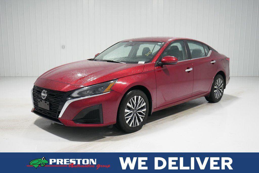 Used 2023 Nissan Altima 2.5 SV