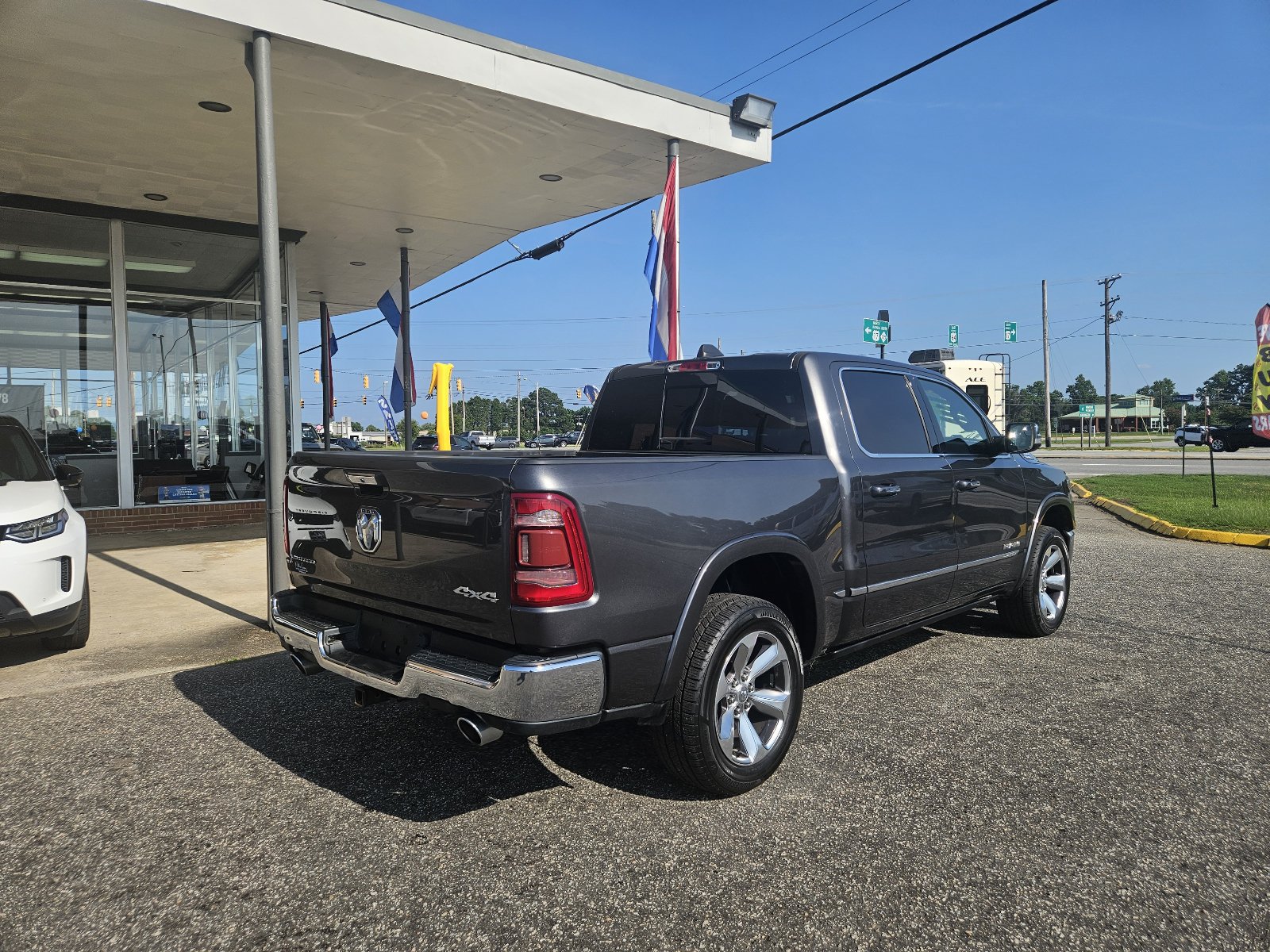 Used 2022 RAM 1500 Limited AWD/4WD image 3