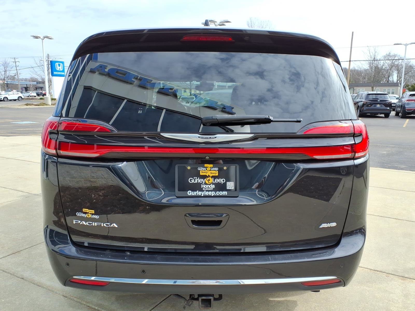 Used 2021 Chrysler Pacifica Touring-L image 9