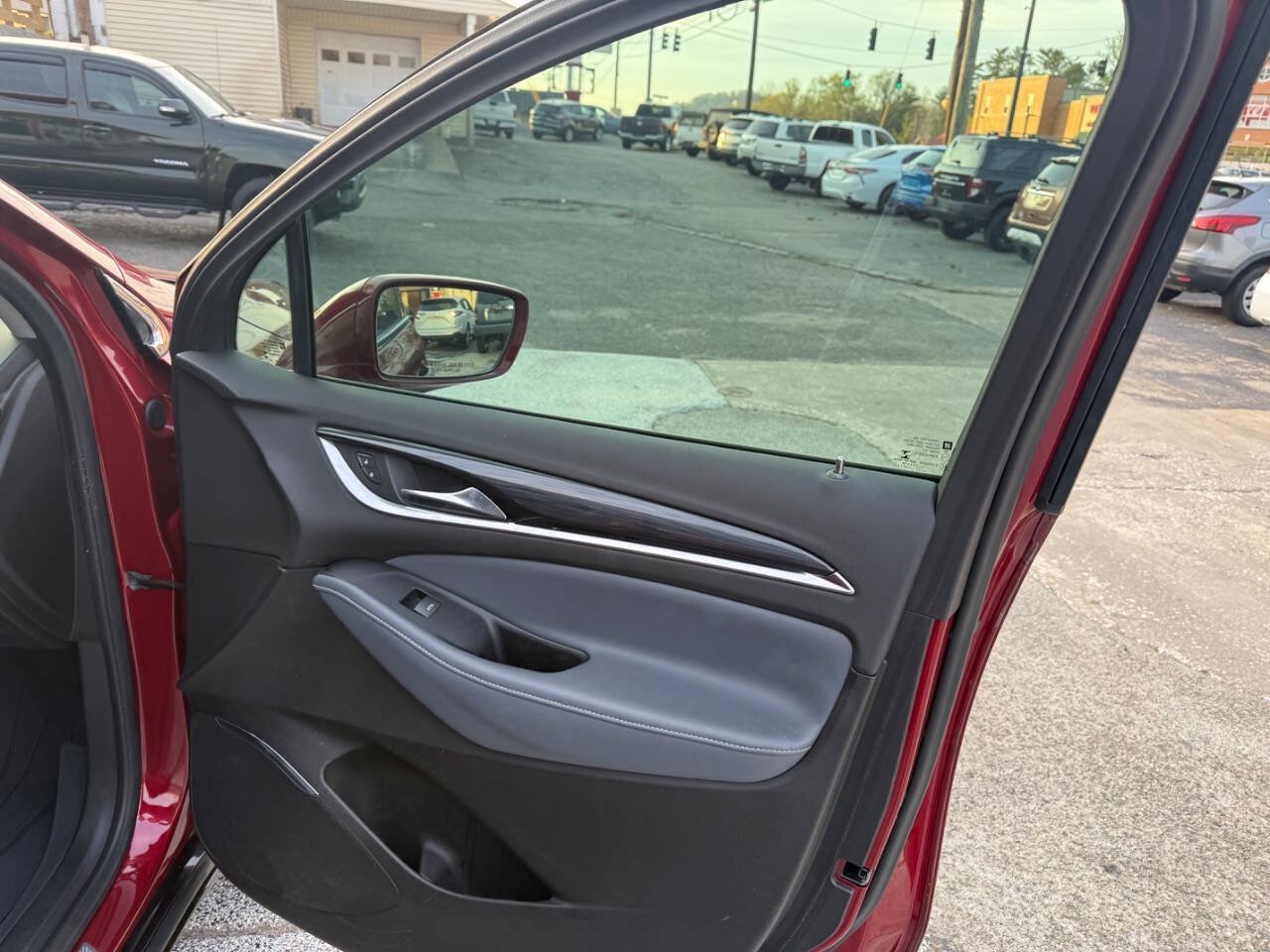Used 2019 Buick Enclave Essence FWD image 18