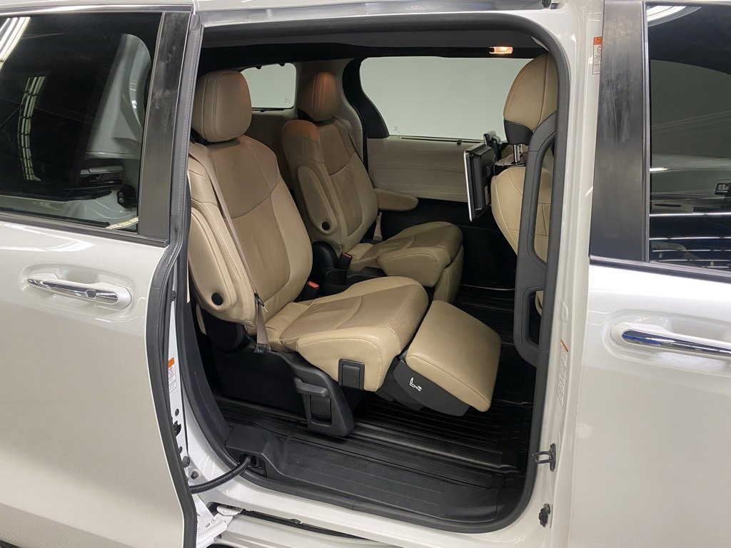 Used 2022 Toyota Sienna Limited image 15