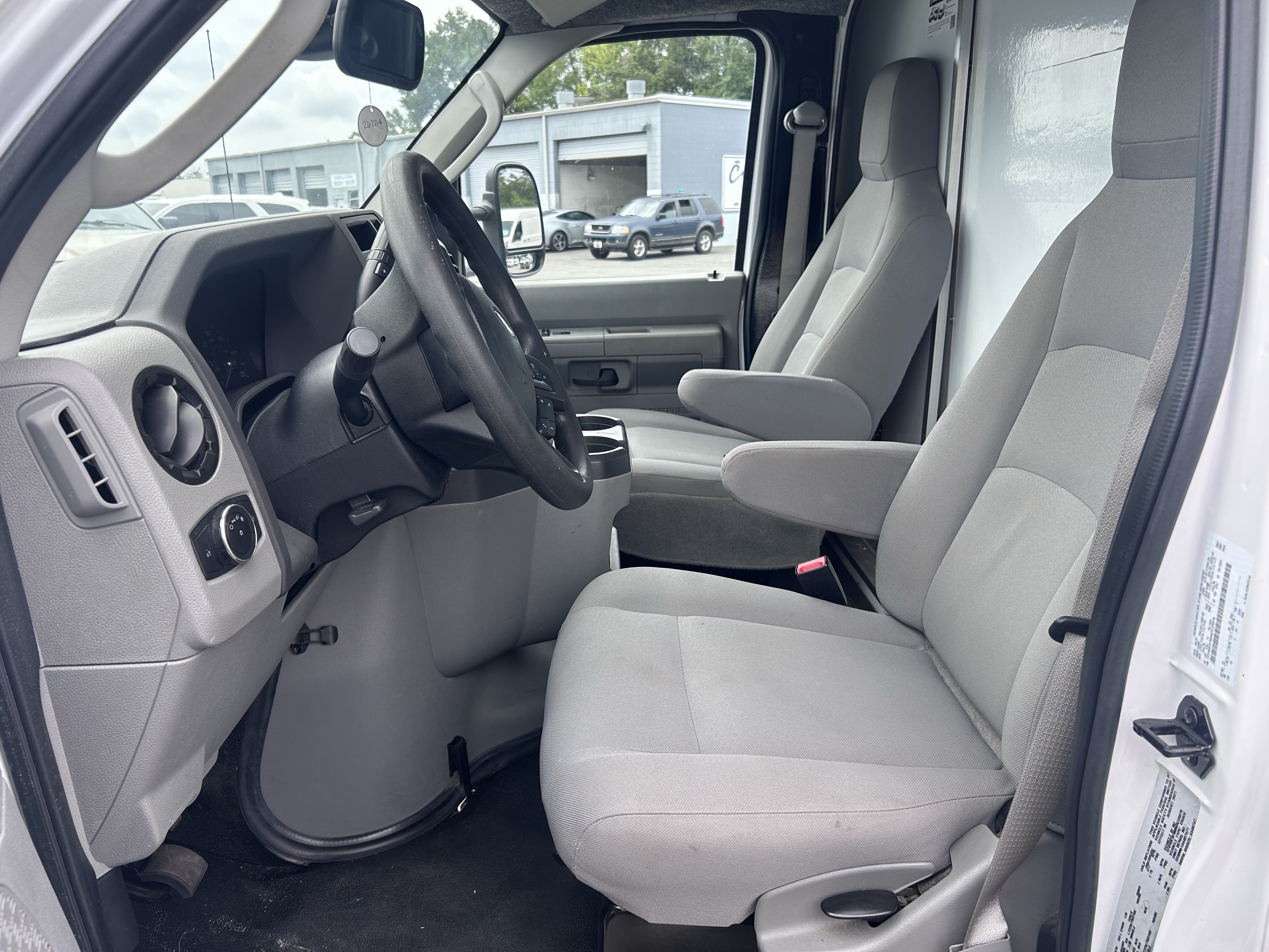 Used 2022 Ford E-350 and Econoline 350 Super Duty RWD image 12