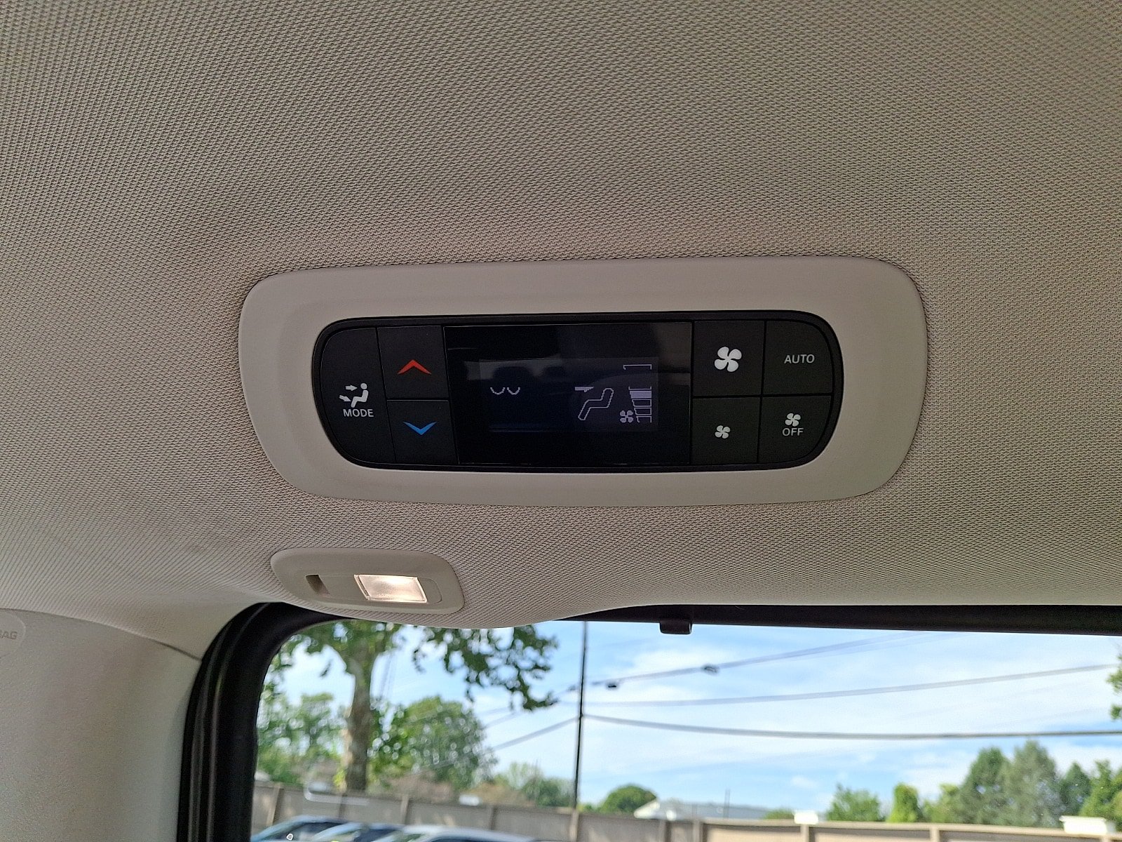 Used 2019 Chrysler Pacifica Limited w/ Advanced Safetytec Group FWD image 15
