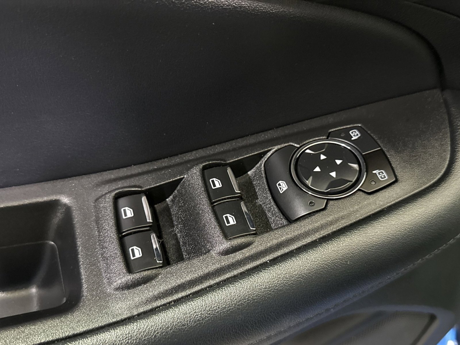 Used 2023 Ford Edge SEL image 13