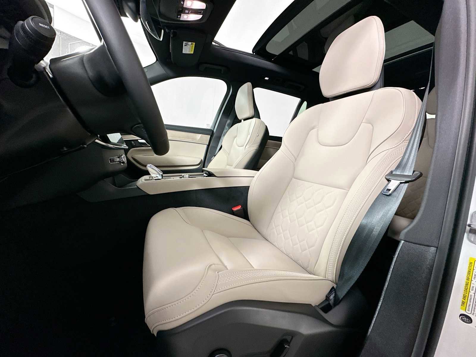 Used 2025 Volvo XC90 B6 Plus w/ Protection Package Premier image 19