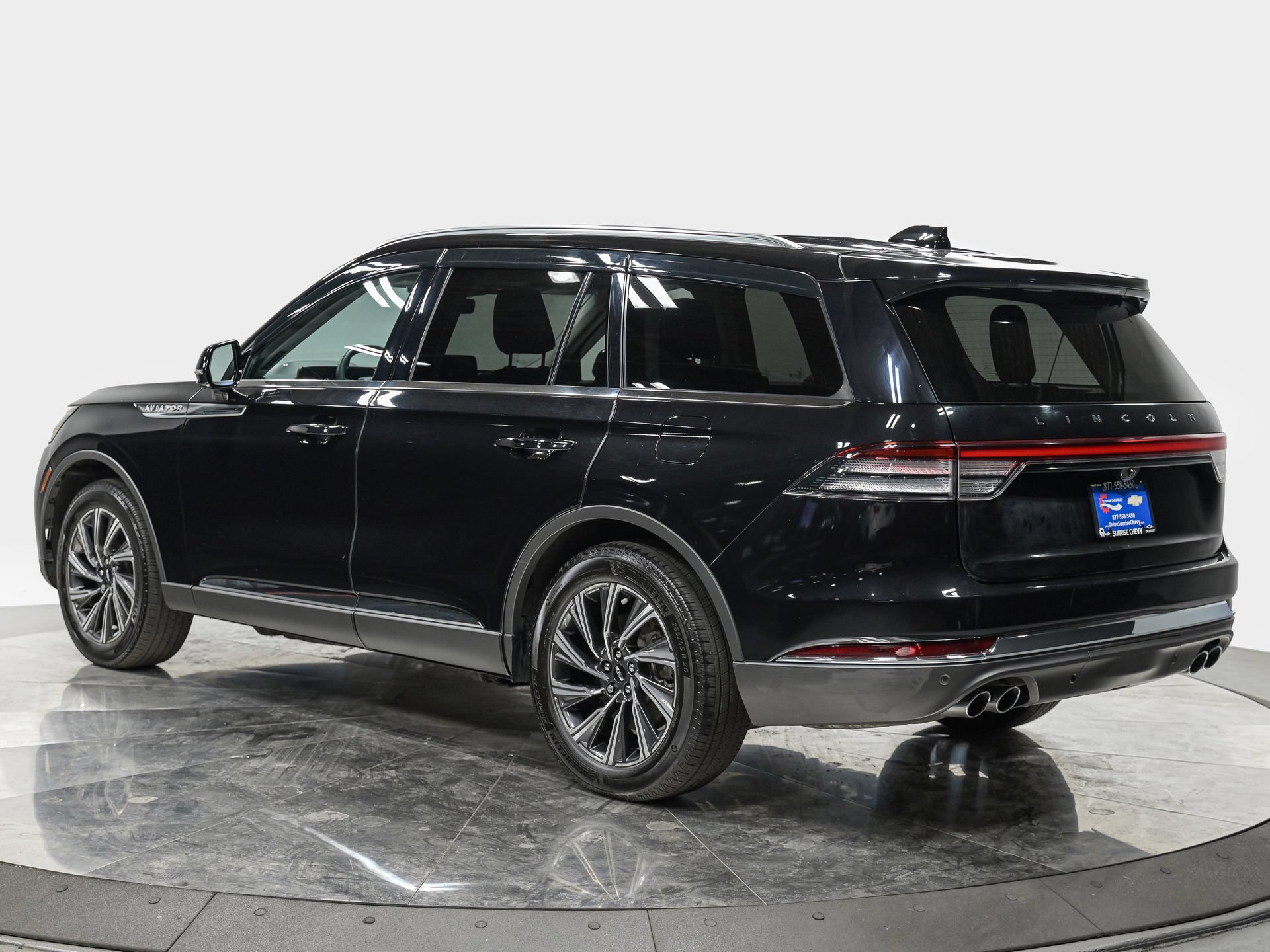 Used 2025 Lincoln Aviator AWD image 4