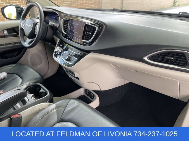 Used 2018 Chrysler Pacifica Touring-L w/ Premium Audio Group FWD image 27
