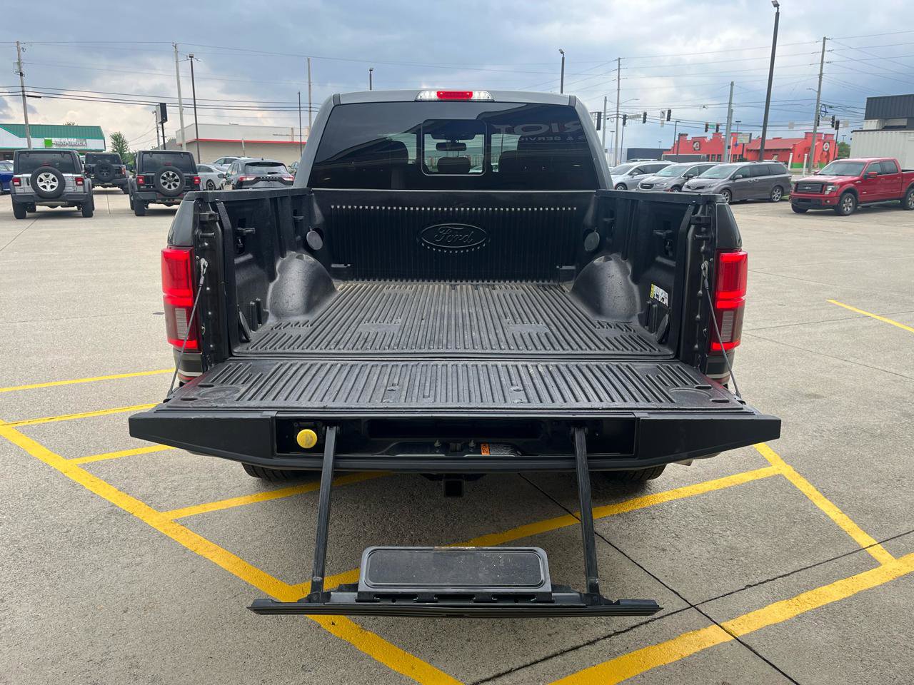 Used 2019 Ford F150 Lariat w/ Equipment Group 502A Luxury AWD/4WD image 11