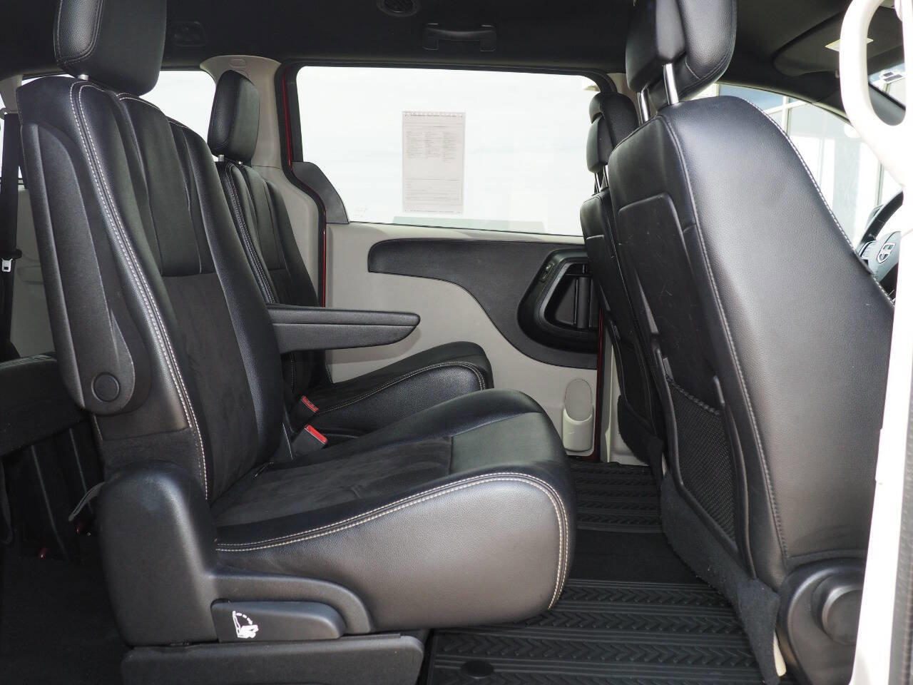 Used 2020 Dodge Grand Caravan SXT FWD image 13
