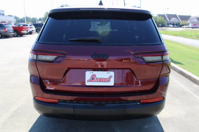 Used 2022 Jeep Grand Cherokee L Laredo image 4