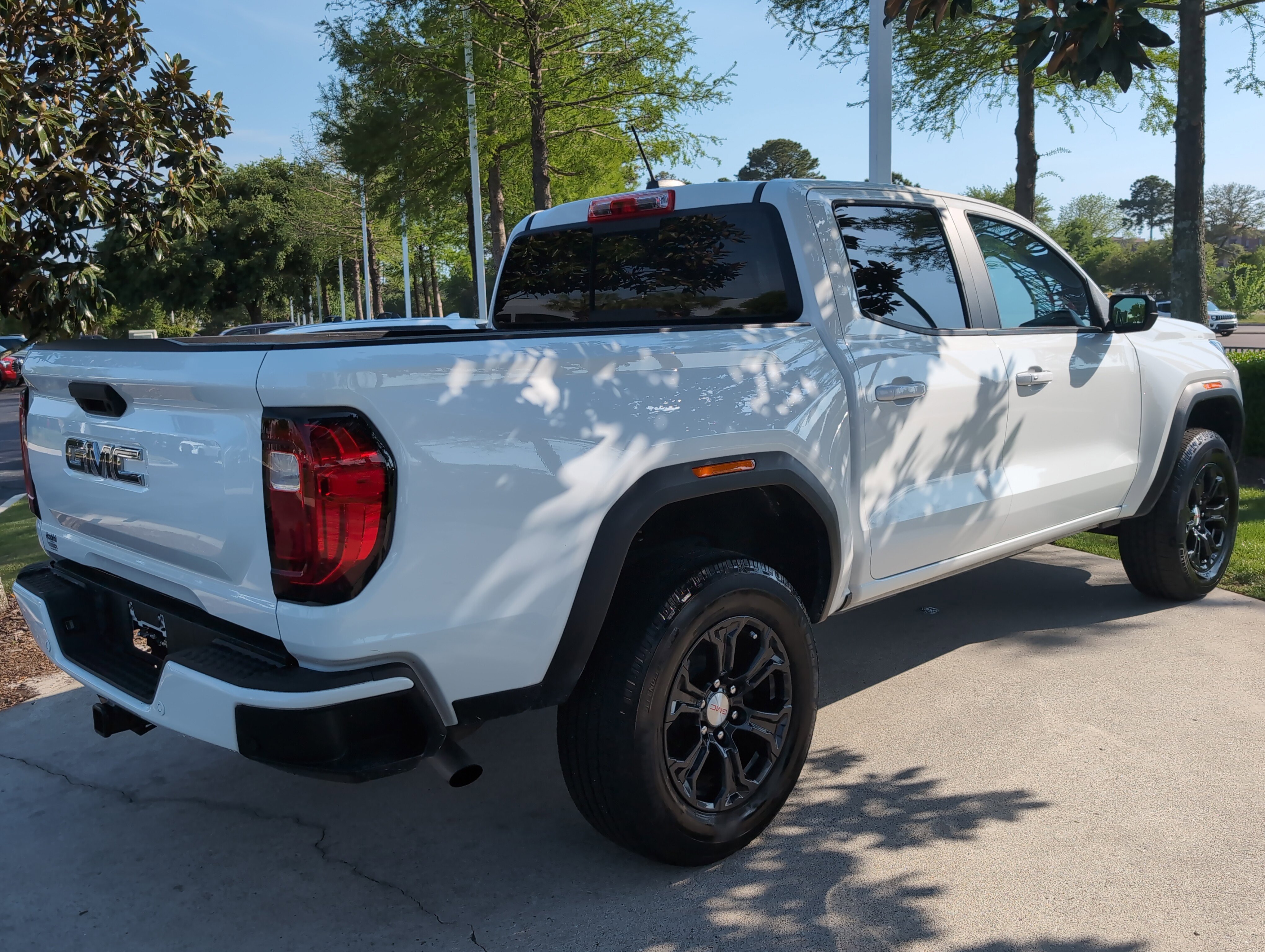 Used 2024 GMC Canyon AT4 w/ AT4 Premium Package AWD/4WD image 10