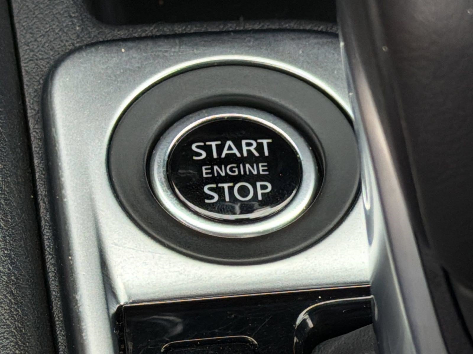 Used 2025 Nissan Sentra SR w/ Midnight Edition FWD image 17