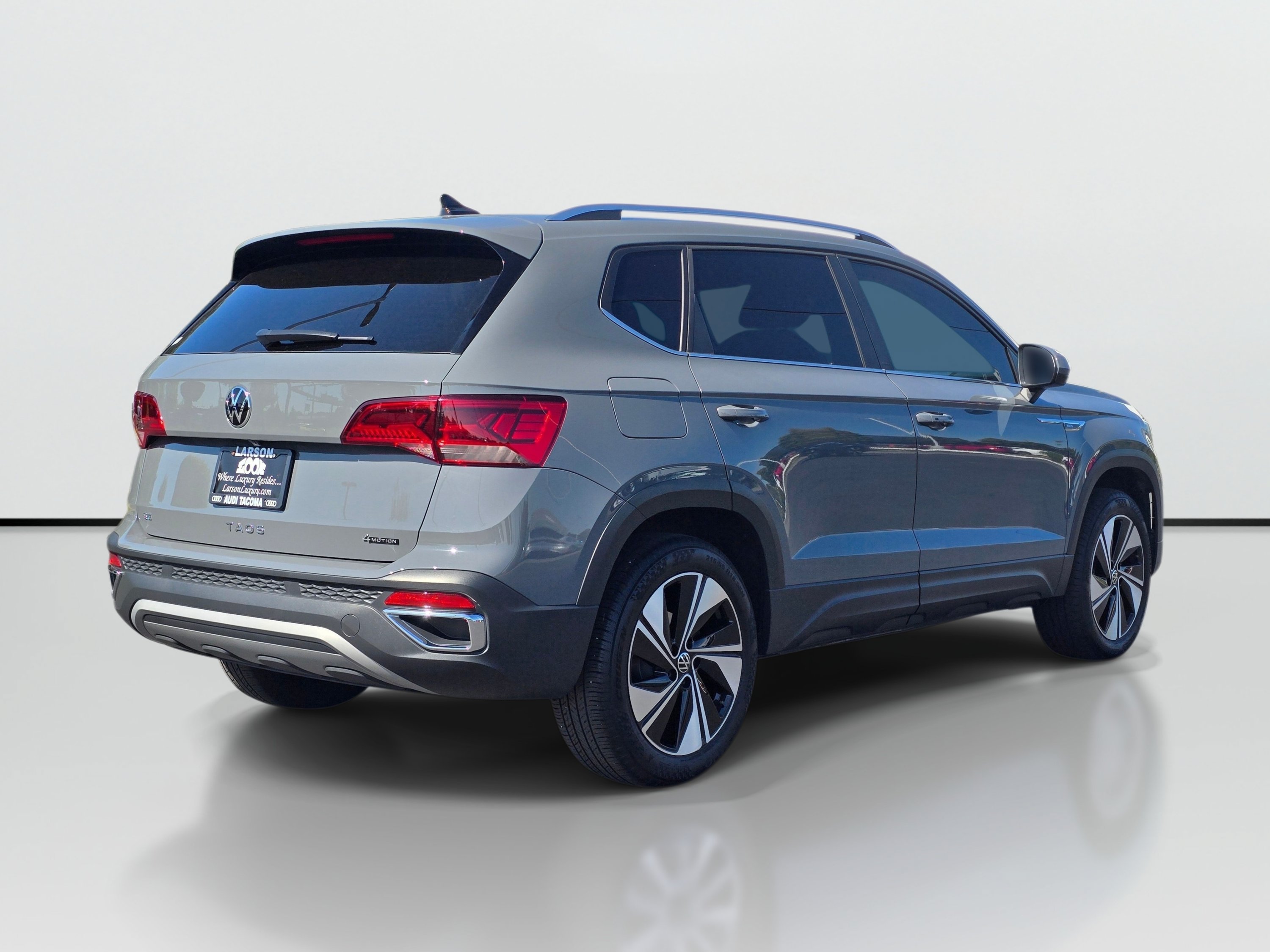 Used 2023 Volkswagen Taos SE AWD/4WD image 5