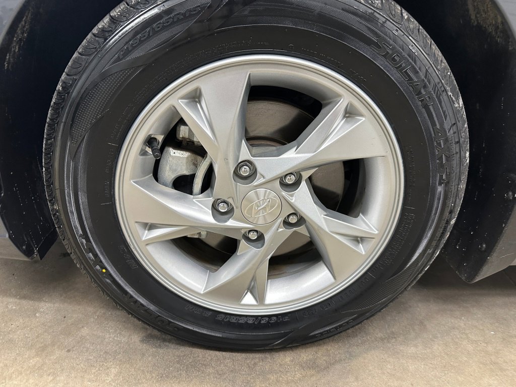 Used 2023 Hyundai Elantra SE image 30