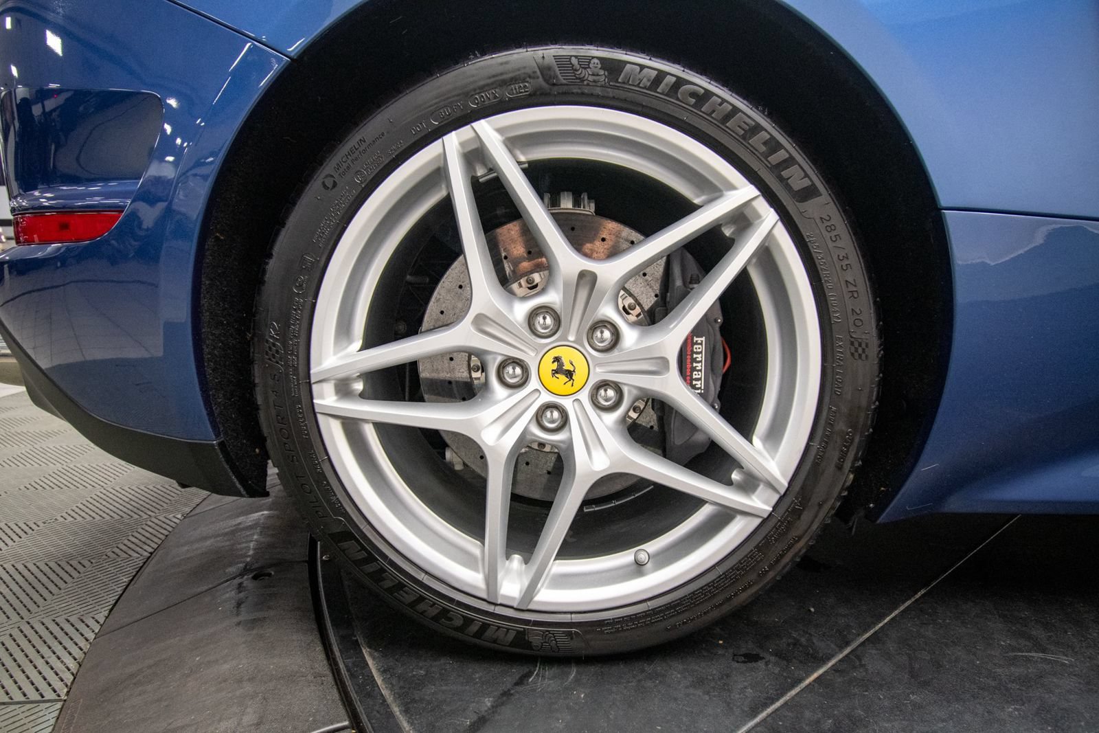 Used 2016 Ferrari California T RWD image 49