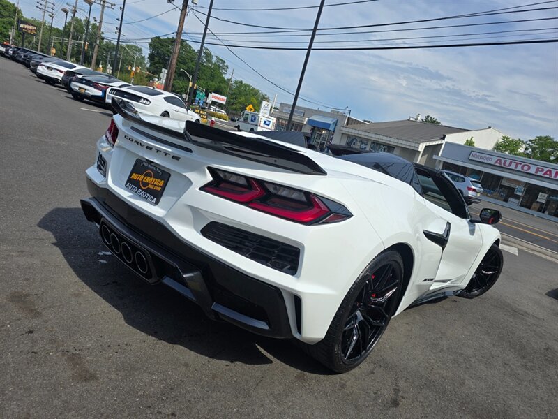 Used 2026 Chevrolet Corvette Z06 w/ Stealth Interior Trim Package RWD image 4
