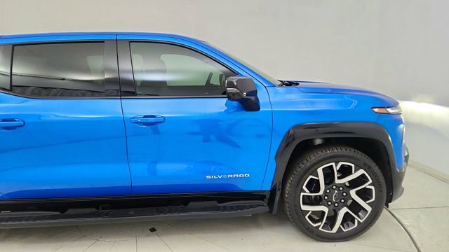 Used 2025 Chevrolet Silverado EV RST image 8
