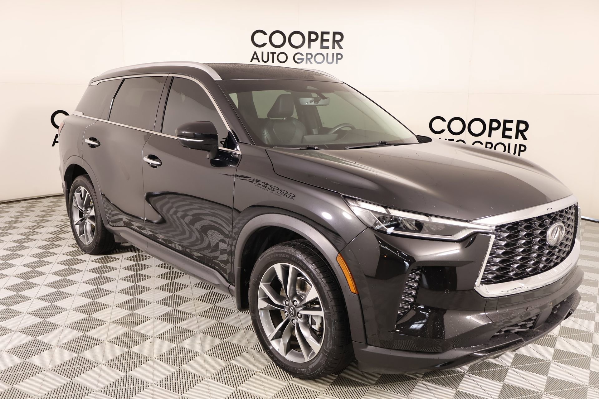Used 2023 INFINITI QX60 Luxe AWD/4WD image 1