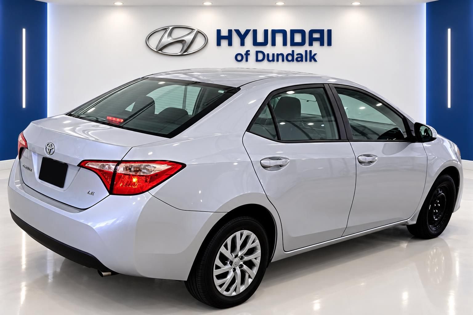 Used 2017 Toyota Corolla LE w/ Carpet Mat Package (TMS) FWD image 4