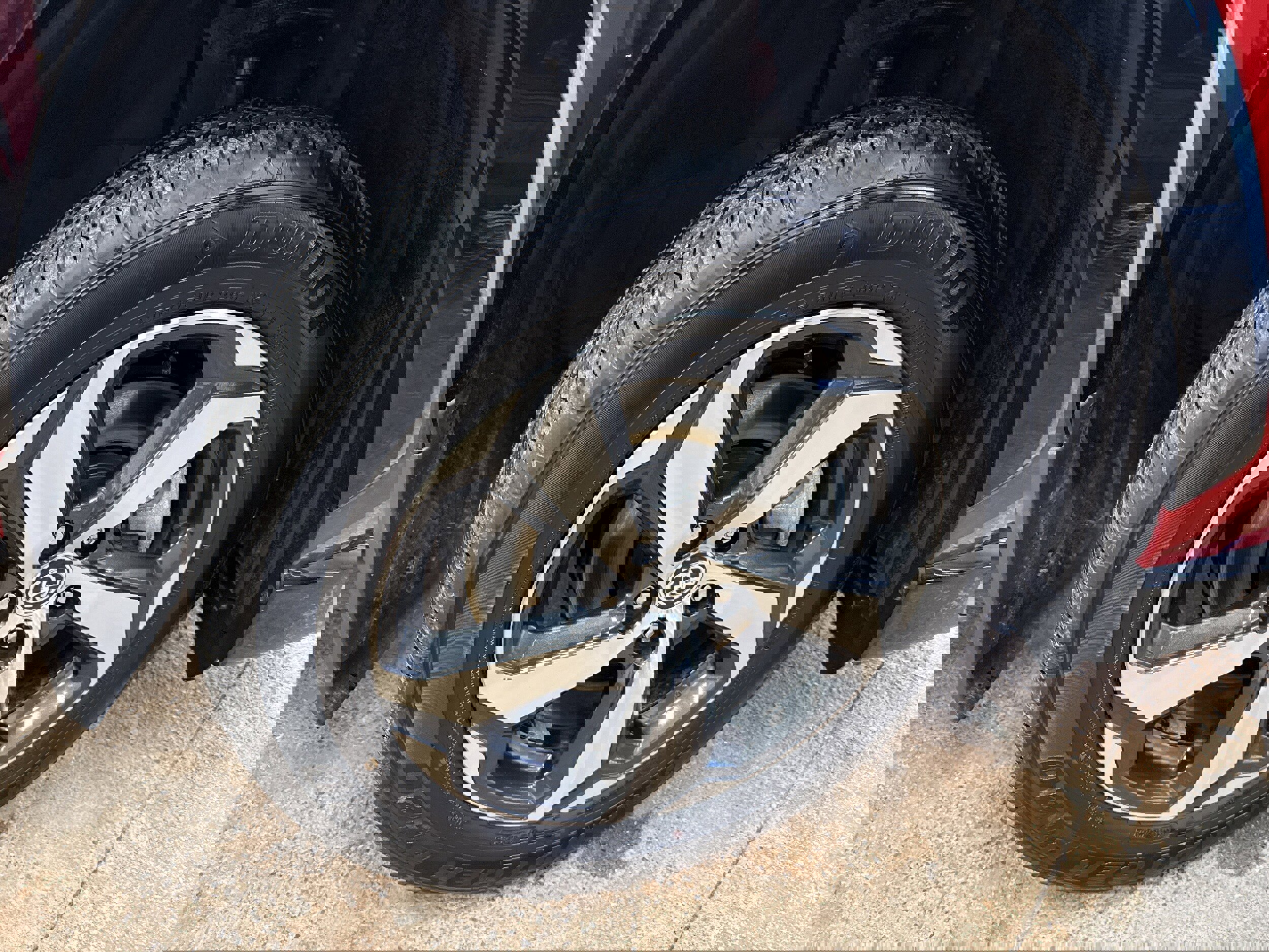 Used 2024 Toyota RAV4 SE w/ Weather & Moonroof Package image 13