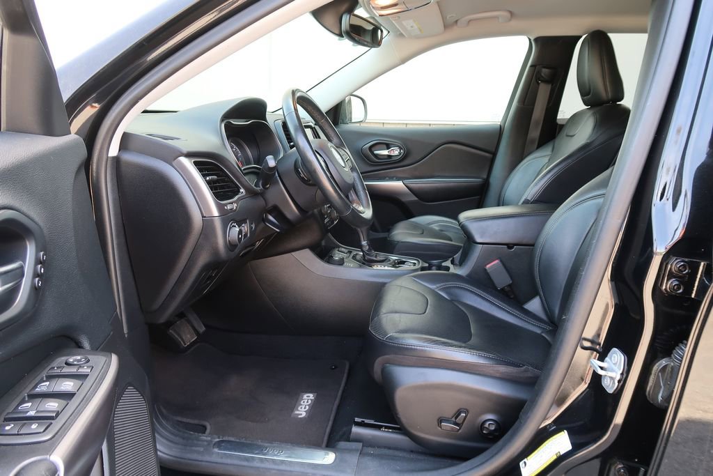 Used 2019 Jeep Cherokee Limited image 10